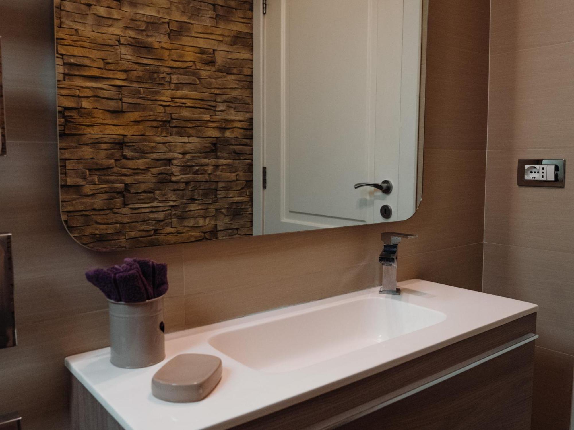 Lo Specchio Dei Papiri Bed & Breakfast เนเปิลส์ ภายนอก รูปภาพ